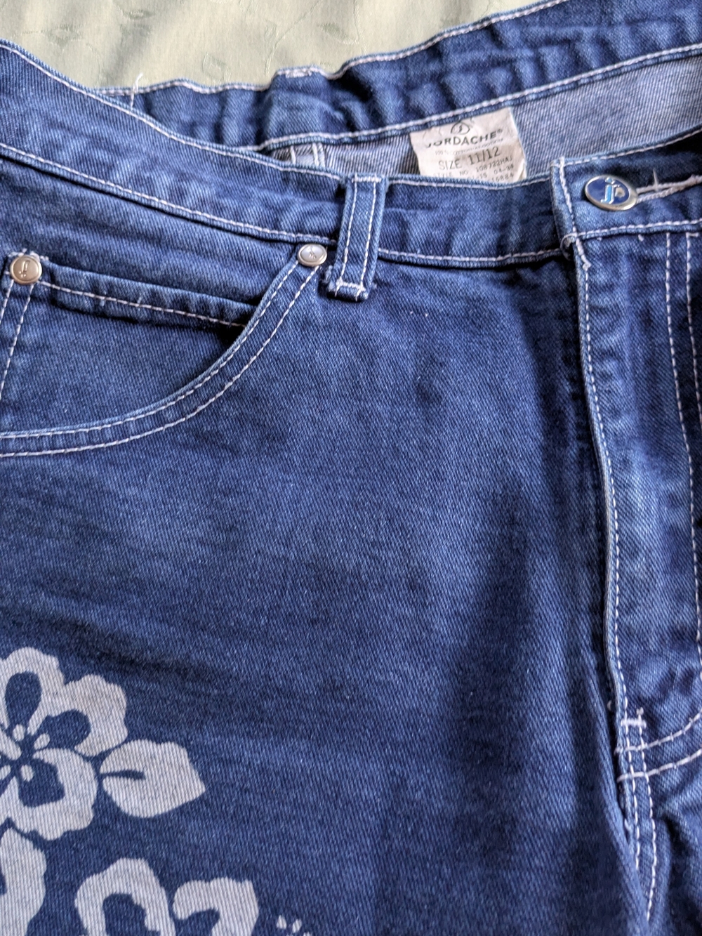 Vtg Jordache women's denim cotton shorts, blue white stitching floral , 11-12